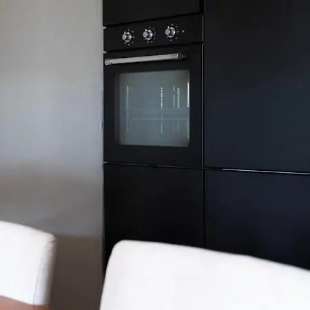 Trendy Crib In Centre Apartment