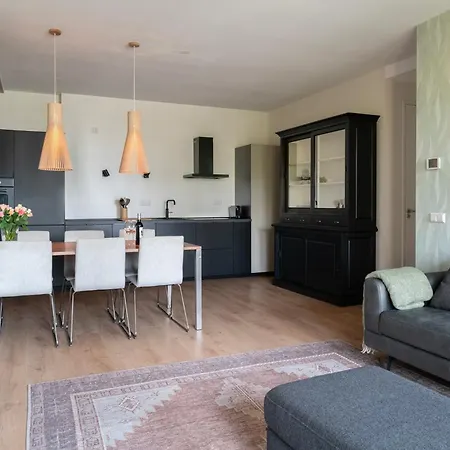 Trendy Crib In Centre Apartment