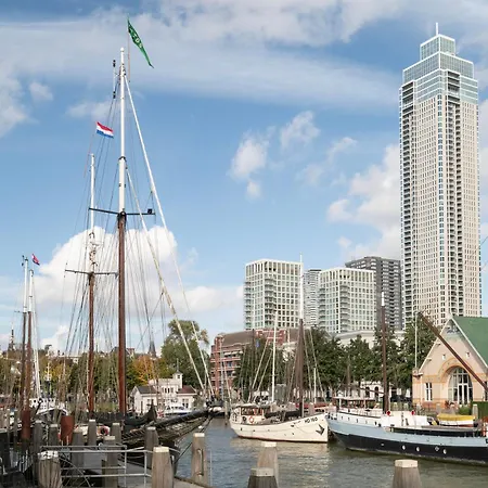 Trendy Crib In Centre