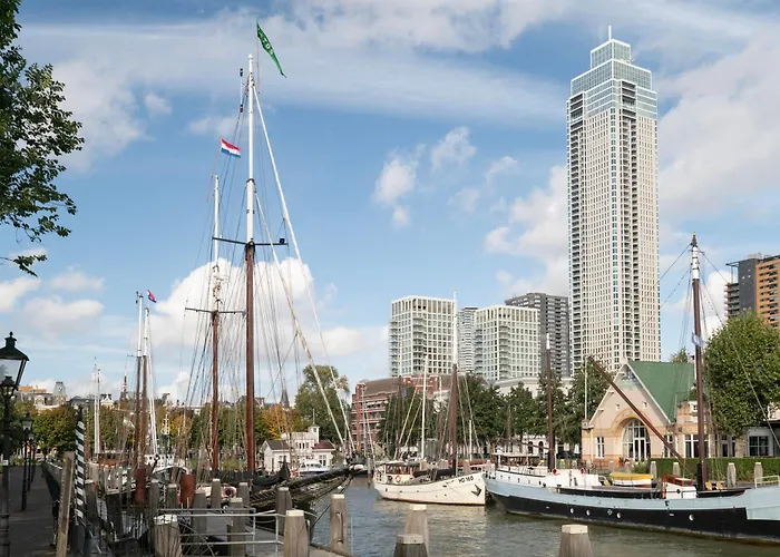 Trendy Crib In Centre